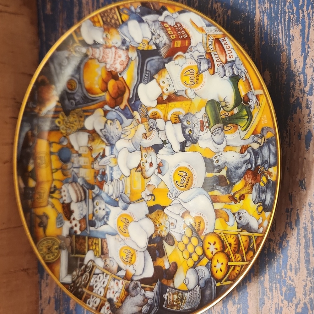 Gold Medal, Gold Rimmed Cat Chef Decorative Plate